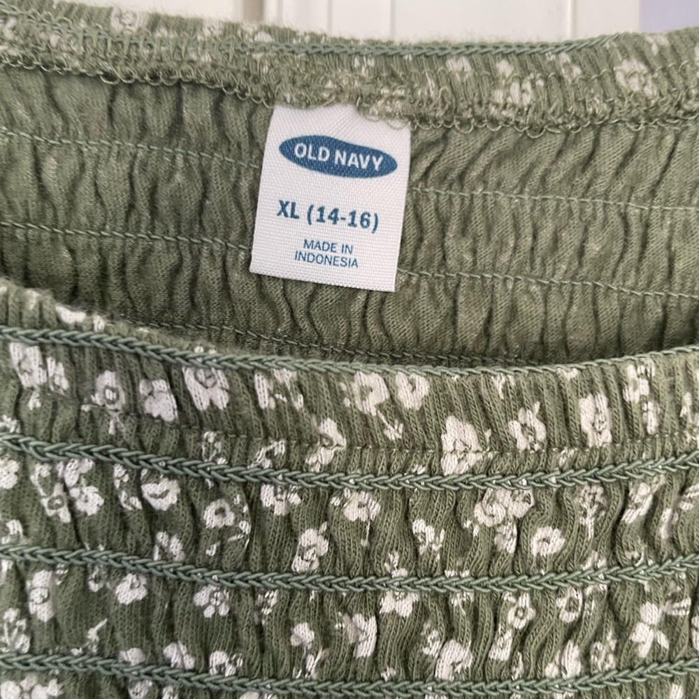 Girls Old Navy smocked long sleeve - Picture 3 of 5